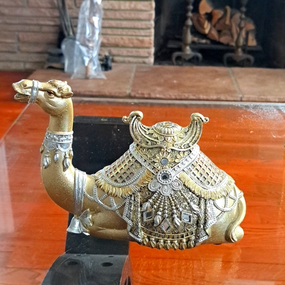 Camel sculpture